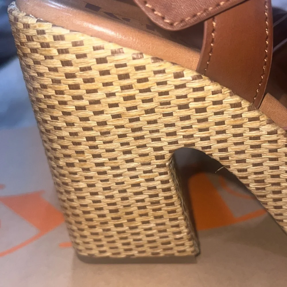 Women’s NIB Korks Brown Dee wedge platform shoes, heels, sz 8